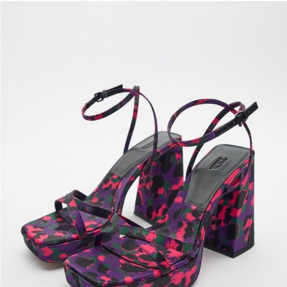 Printed platform sandals - Picture 5 of 5